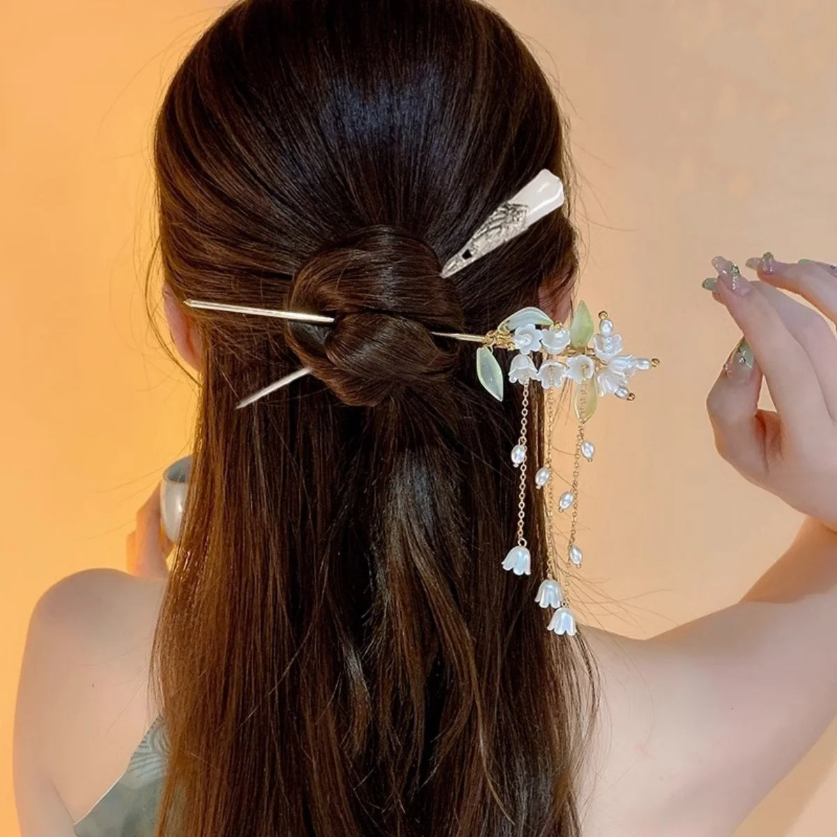 Chinese Floral Tassel Hair Clip — Enameled Alloy