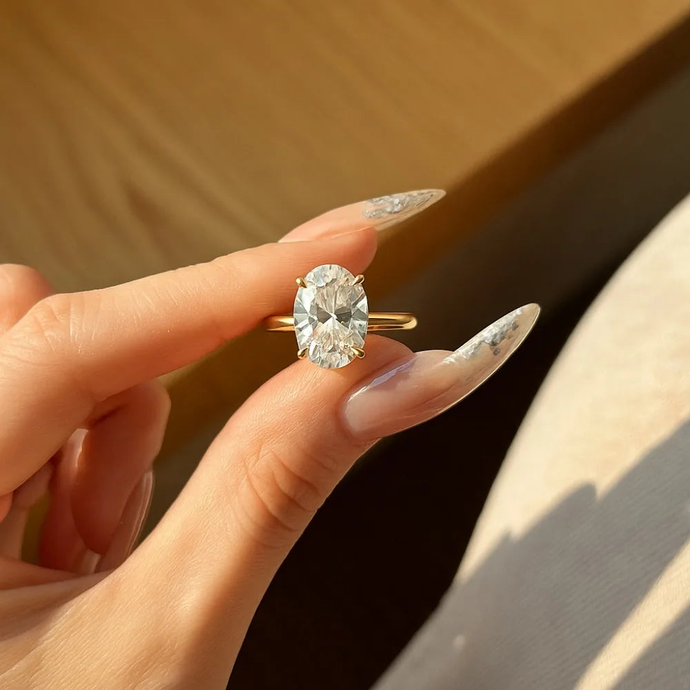 Oval Diamond Four-Claw Wedding Ring — Women's Fashion